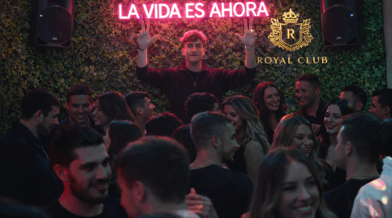 Royal Club por la noche